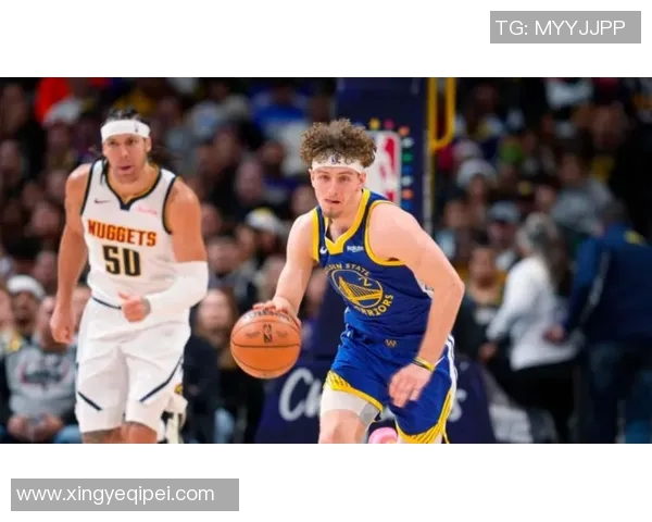 波杰姆斯基在第一节初段摔倒受伤,左腿一瘸一拐返回更衣室 波杰姆斯基在第一节初段摔倒受伤,左腿一瘸一拐返回更衣室