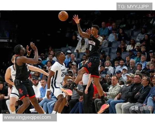 队记:谢泼德牙被打掉了一块,坚持打完了对阵灰熊的比赛 队记:谢泼德牙被打掉了一块,坚持打完了对阵灰熊的比赛