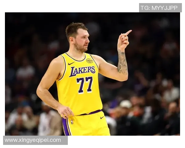 湖人主场背靠背战老鹰半场领先21分，东契奇23分7助攻，詹姆斯12分